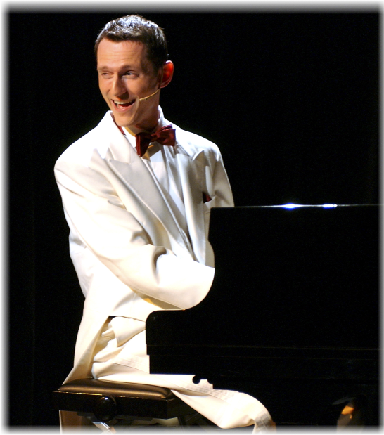 Konstantin Schmidt am Flügel